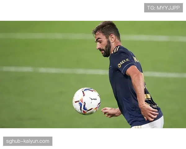 奥萨苏纳2-2吉罗纳，主队两球均来自右边路45度斜传禁区