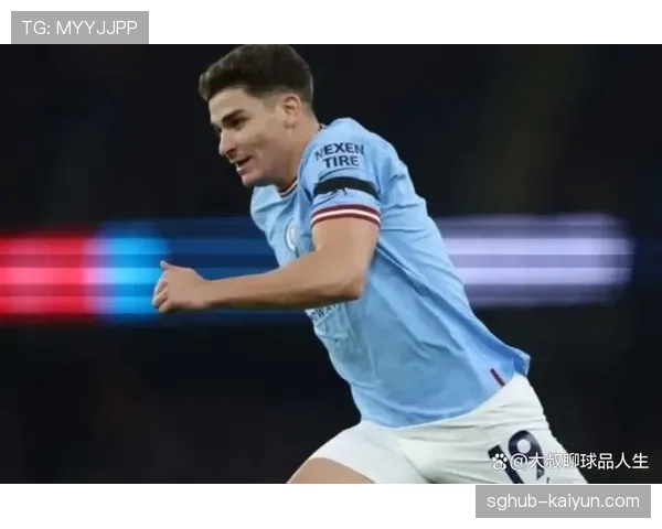 战术板分析:阿尔瓦雷斯在曼城攻击线的新角色,伪九号与十号位的自由切换